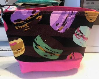 Macaroons make up bags