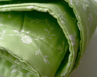 organic baby quilt bedding / eco friendly light peridot celery green