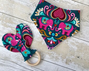 Baby Bib and Wooden Teether Set. Bib set, bandana bib, drool bib, dribble bib, Baby Teether, new baby gift, baby shower gift
