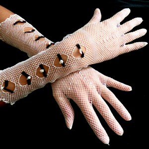 Vintage lace gloves. 1920 - 1930. Hand made crochet. - gauntlet - Gatsby - 1930s - gloves - vintage - gants - guantes - cocktail gloves