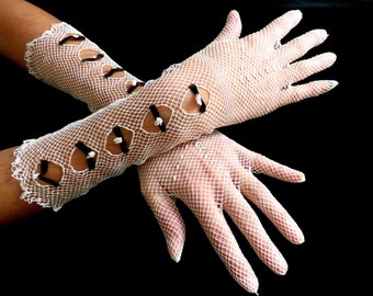 Vintage lace gloves. 1920 - 1930. Hand made crochet. - gauntlet - Gatsby - 1930s - gloves - vintage - gants - guantes - cocktail gloves