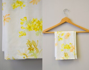 1970s Floral Pillowcase Set