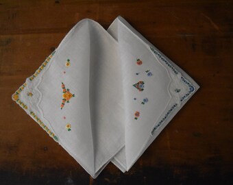 Vintage Handkerchief Set - Embroidered Hankie Set - Vintage Hankies - Keepsake Gift -Handkerchiefs - Hankies