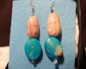 Handmade lightblue turquoise earrings with real seashells