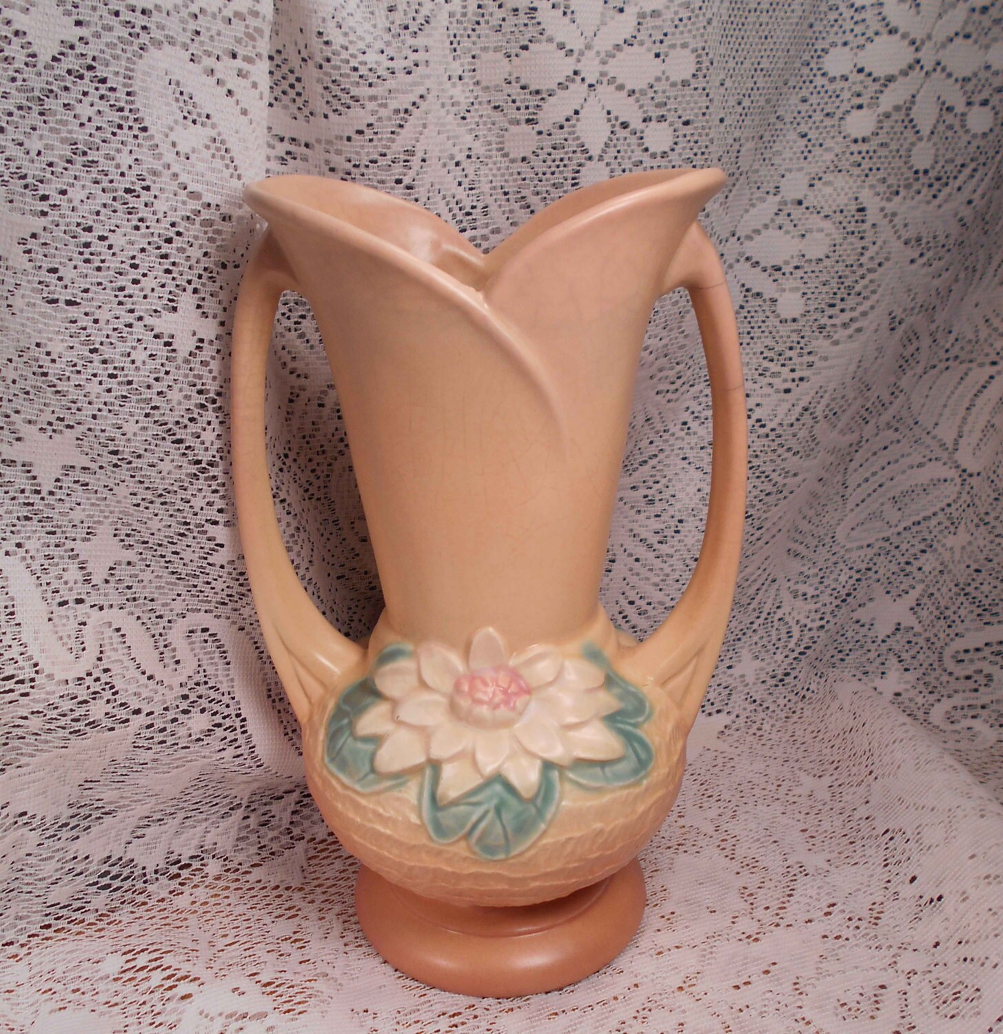 Vintage HULL Double Handled Pottery Vase L109 1/2 Water Lily
