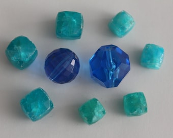 ONLY LOT - Vintage blue aqua turquoise mixed lot beads (9)