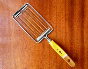 Mid century Skyline tomato slicer, the perfect kitchen utilities for your next barbecue