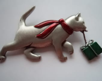 Vintage Signed JJ Silver pewter Cat carrying Present Brooch/Pin