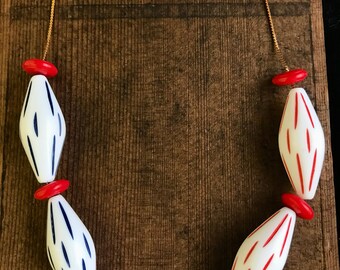 Red White & Blue Chunky Vintage Lucite Beaded Necklace