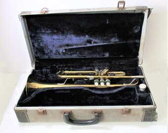 Vintage Trumpet and shabby looking case. Marked Silvertone, Elkhart Ind. 4.75" diameter bell. No 2405. Tested, See condition issues below