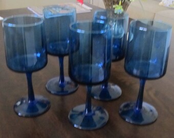 50 % off Blue stemware (5)