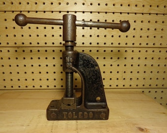 Vintage Toledo No. 00 Bench Mount Pipe Vise