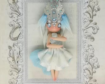Queen of the ice doll necklace