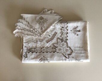 7 pc. Vintage 40s Embroidered Linen Tablecloth & Napkins