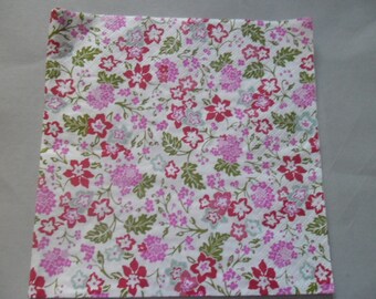 1 white napkin with flowers 33 x 33 cm