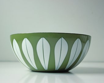 8" vintage Cathrineholm Norway lotus enamel bowl avocado green