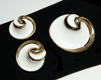 Crown Trifari Mod White Brooch & Earring Set - Enamel Demi Parure - Designer Signed