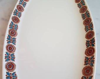Retro vintage Figgjo Flint "Astrid" pattern serving plate desidgend by Turi Gramstad Oliver at 1960s.