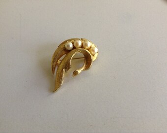 Vintage Gold Pearl Brooch