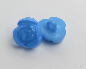 Pretty blue flower shaped button