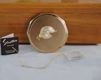 Vintage powder compact stratton powder and mirror compact Gold tone powder compact from england gold Leaf design