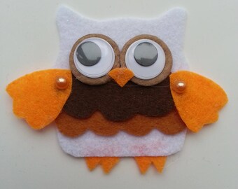 chouette /hibou en feutrine blanc et marron 85*65mm