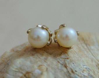 Aria - white pearl earrings, stud earrings, freshwater pearl earrings, silver earrings, jewelry gift idea, for her, youth jewelry, gift idea
