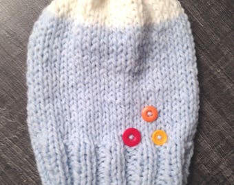 Blue and cream women hat with buttons