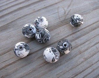 Black, White Acrylic Beads- Set of 25
