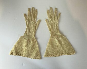 Ivory Lace Mesh Gloves w/ Large Cuff / 40's - 50's / Size 6.5-7 / womens accessories winter wedding white