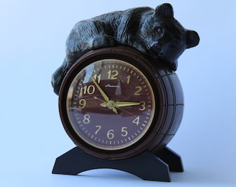 Soviet mantel clock Bear. Molnija table clock. Desk clock USSR. Mechanical clock. Working clock. Molnija