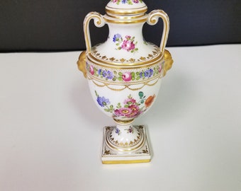 Small lidded pedestal Urn - DRESDEN - c. 1920-1930