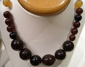 Fine Amber Vintage necklace. Russia.