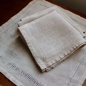 Vintage Linen Napkins Four 4 Lunch Dinner Openweave Unbleached Cloth Rustic 4 Rose Floral Natural
