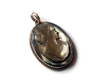 Grey motherofpearl cameo pendant woman profile italian cameo jewelry donadio cameo pendentif camée colgante camafeo カメオペンダント Камея подвеска