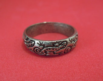 Lizard Salamander finger ring size 9 1/8