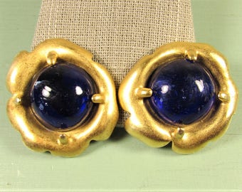 Liz Claiborne Blue Flower Earrings - Vintage Chunky Glass Brushed Gold Tone Clip On