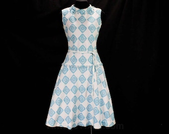 Size 6 1950s Sun Dress - Turquoise Blue & White Faux Quilted Cotton - Novelty Dangles - 50s Early 60s Sleeveless Frock - Bust 34 - 49472