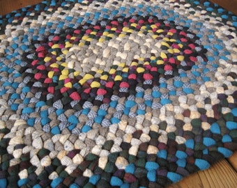 Made To Order Custom Wool Oval Recycled Handmade Braided Rug / Rag Rug in your choice of colors for bathroom / entry / office / kitchen