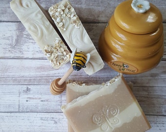 SOAP- Oatmeal Milk and Honey* Handcrafted Soap * Cold Process * Natural Soap * Palm Free Soap * Jabon * Artisan * Floral* Lard * Oatmeal