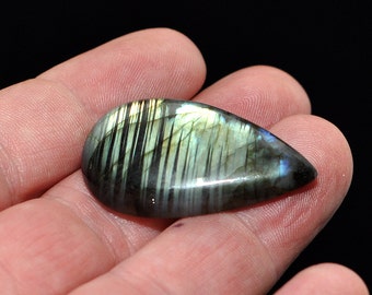 Labradorite cabochon, no. 108, 50.3 Carat