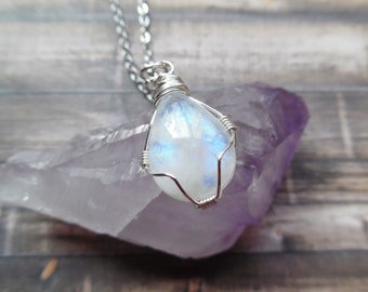 Moonstone Necklace, Teardrop Moonstone Pendant, Mothers Day, Moonstone Jewelry, Crystal Necklace, Bohemian Jewelry, Rainbow Moonstone