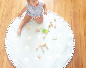 Stars play mat. Nursery rug. Round baby play mat. Green mint. Modern nurser. Crawling mat. Nursery decoration.