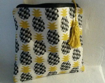 Pineapple pouch