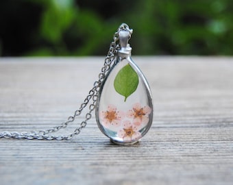 Terrarium necklace, pressed flower necklace, real flower jewelry, botanical jewelry, drop necklace