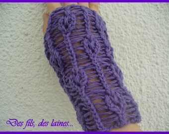 Original knitted leaf motifs mitts one size with lacing, original knitted hand accessory, knitted wrist warmers cuffs, knitted mittens
