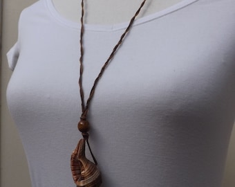Shell pendant, beach jewellery, summer jewellery, shell necklace, natural necklace, hemp pendant, sea jewellery