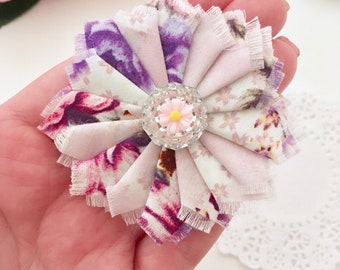 Pink daisy fabric flower brooch - handmade fabric flower brooch with daisy detail FPL001