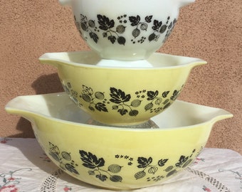 Vintage Yellow And Black Gooseberry Pyrex 441, 442, 444 Very Good Condition Cinderella Nesting Bowls, Mixing Bowls, Retro Kitchen
