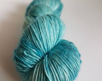 Single - Fingering - color Beauxbatons Merino skein